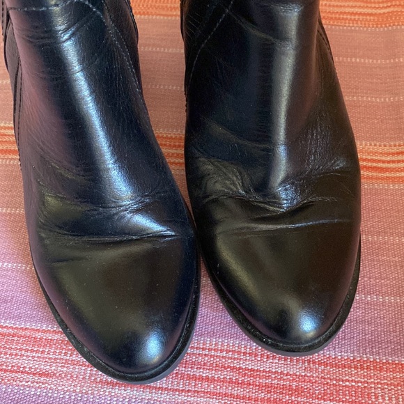 Super Cute DOROTHY GAYNOR booties - Picture 3 of 11